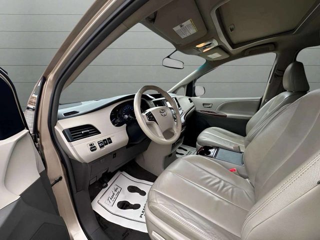 2012 Toyota Sienna XLE 8 Passenger 4dr Mini Van - 22936430 - 8