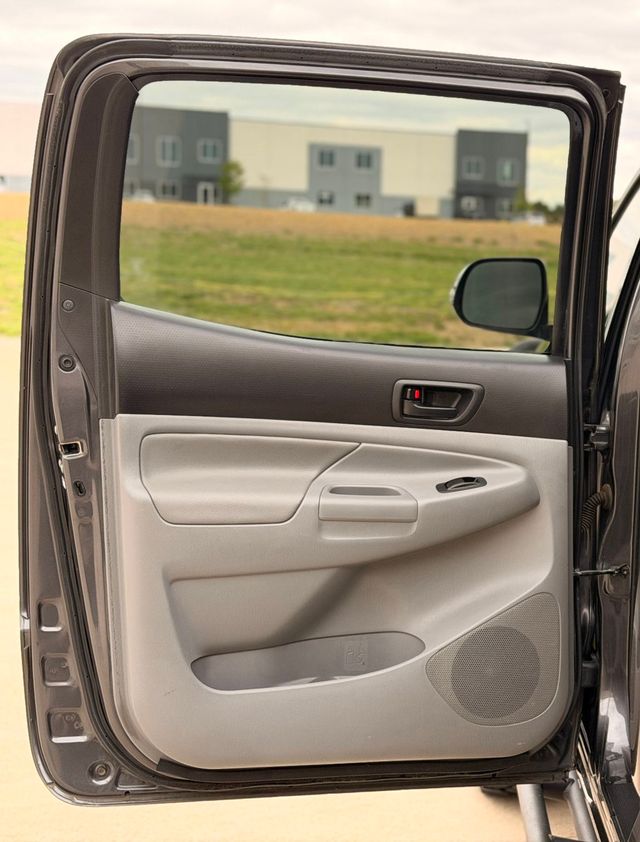 2012 Toyota Tacoma 4WD Double Cab LB V6 Automatic - 23021777 - 27