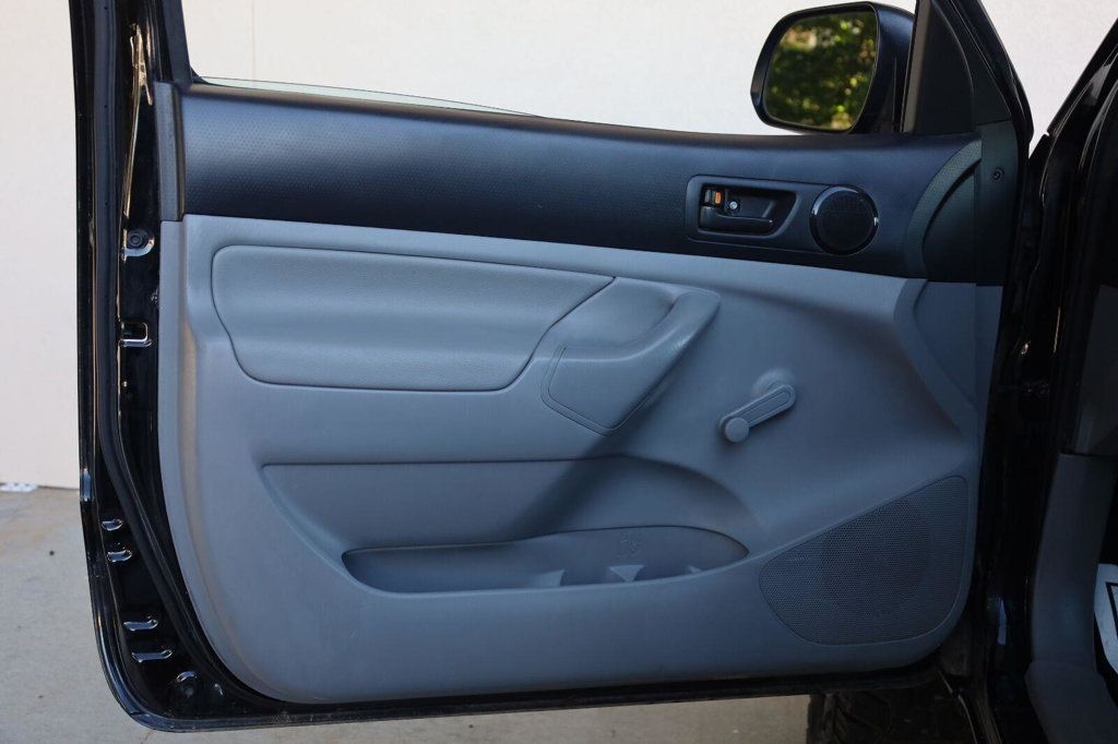 Toyota Tacoma photo 15