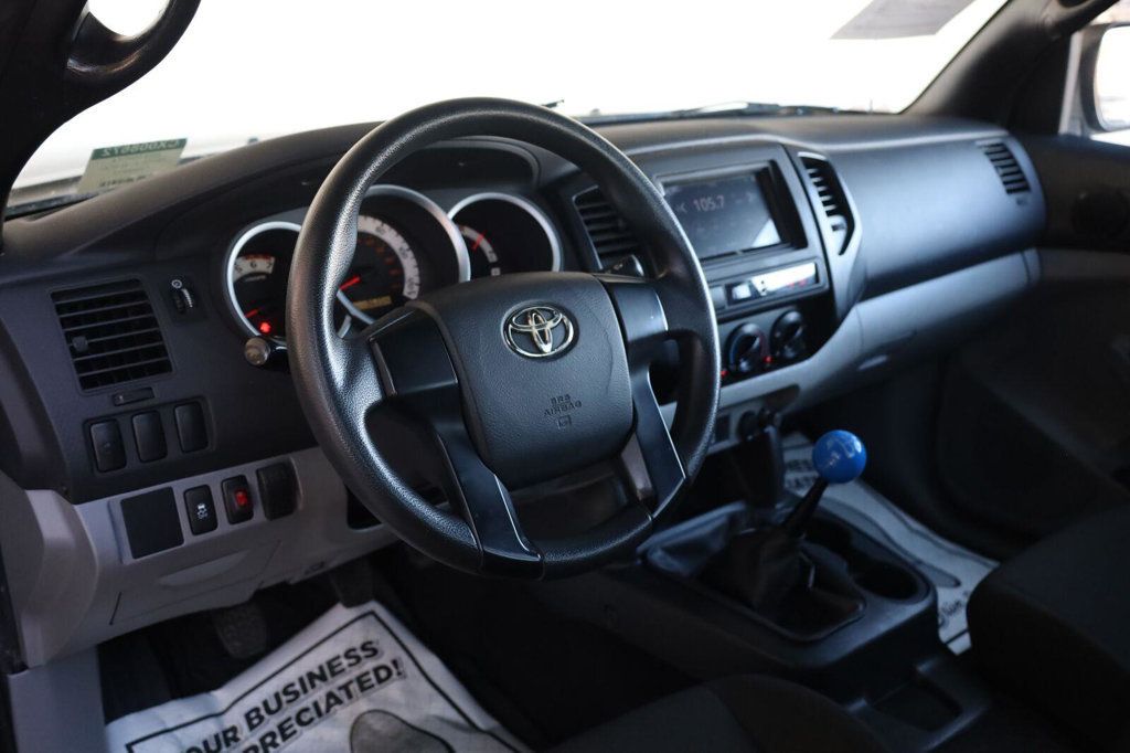 Toyota Tacoma photo 16