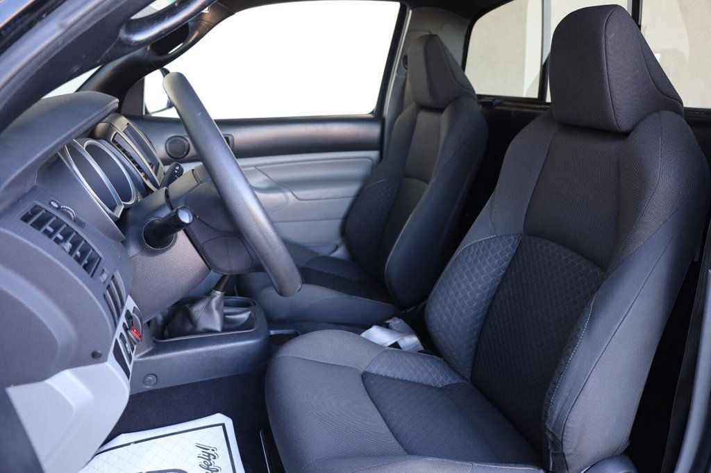 Toyota Tacoma photo 18