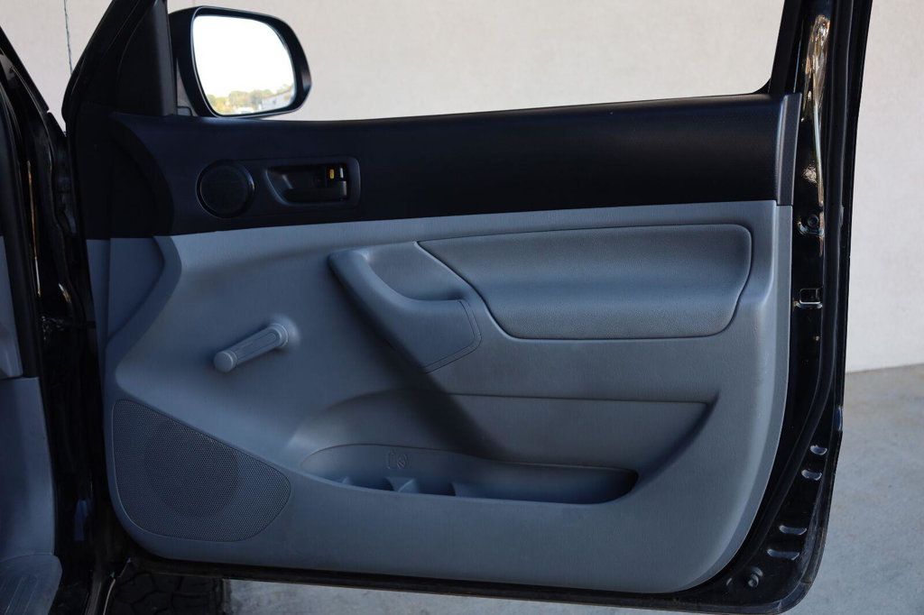 Toyota Tacoma photo 19