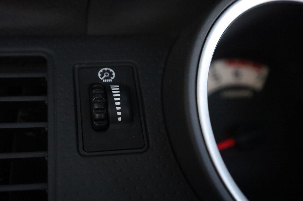 Toyota Tacoma photo 28