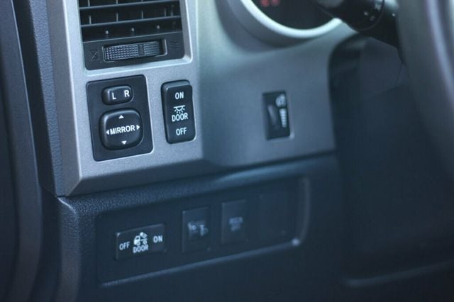 2012 Toyota Tundra 4WD CREWMAX W/ TOW PKG, 18" ALLOY WHEELS - 22963016 - 22