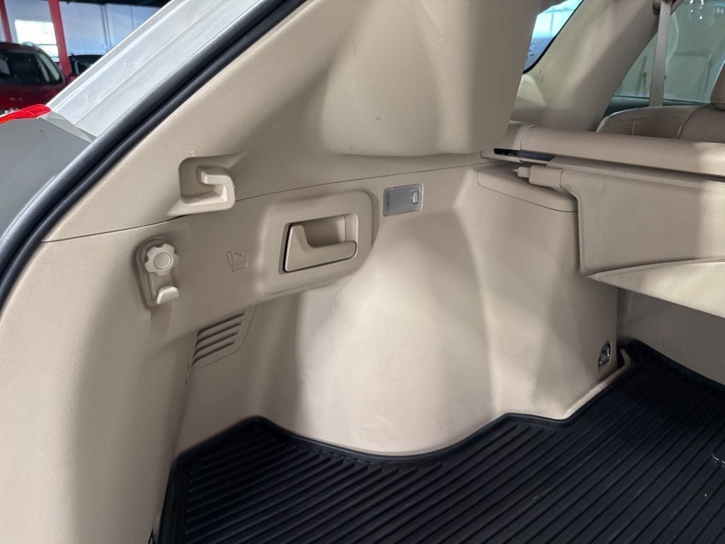 2012 Toyota Venza 4dr Wagon I4 AWD XLE - 23016676 - 32
