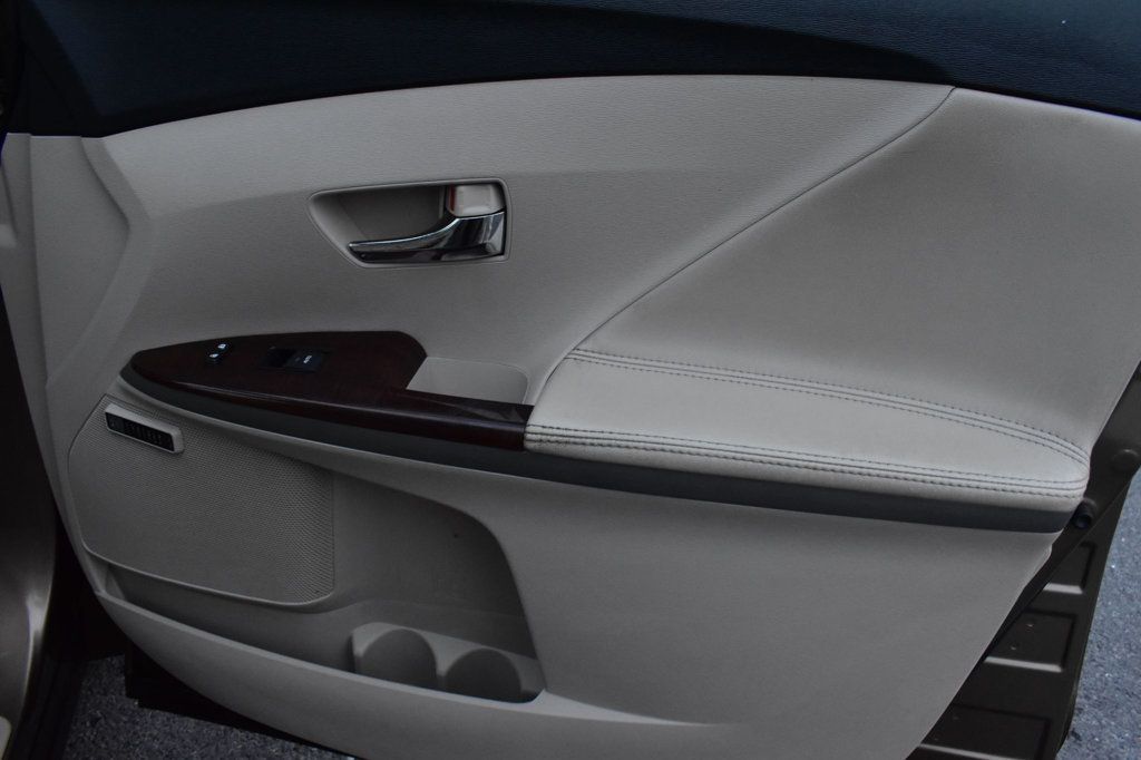 2012 Toyota Venza 4dr Wagon V6 AWD Limited - 22919795 - 45