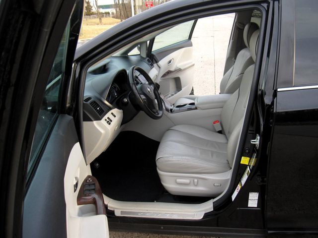 2012 Toyota Venza 4dr Wagon V6 AWD XLE - 22988897 - 16