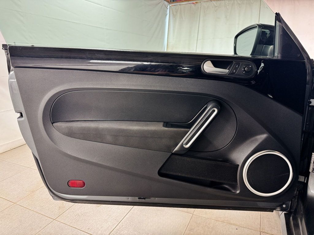 2012 Volkswagen Beetle 2.0T - 23064895 - 11