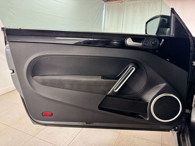 2012 Volkswagen Beetle 2.0T - 23064895 - 11