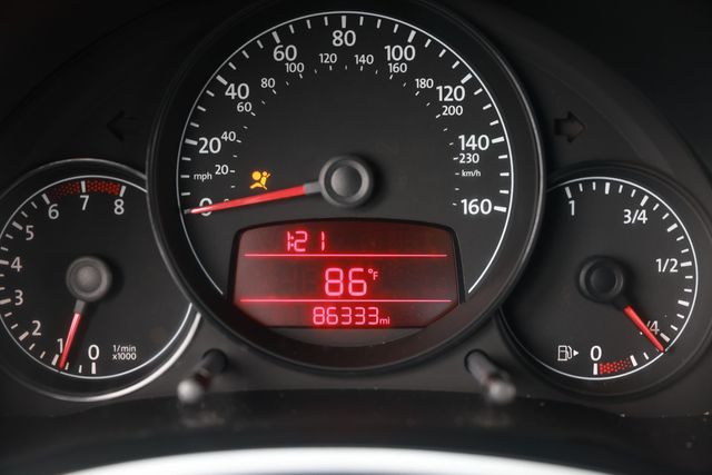 2012 Volkswagen Beetle 2.5 - Photo 40