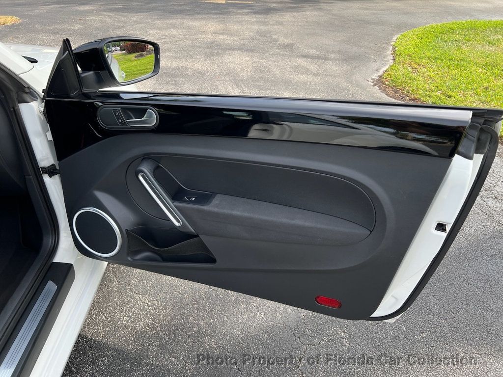 2012 Volkswagen Beetle Black Turbo Coupe DSG PZEV - 22787758 - 33