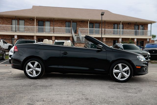 2012 Volkswagen Eos 2dr Convertible Executive SULEV - 22941513 - 16