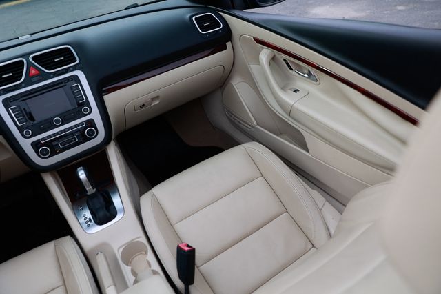 2012 Volkswagen Eos 2dr Convertible Executive SULEV - 22941513 - 24