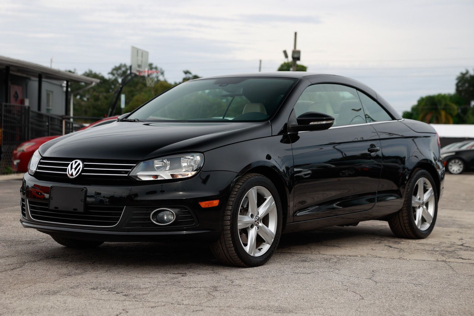 2012 Volkswagen Eos Executive photo 2