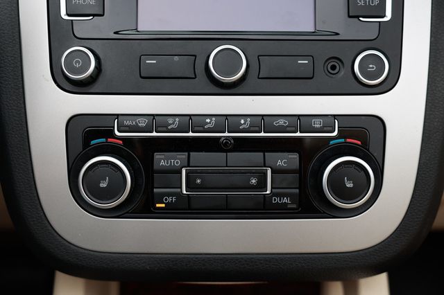 2012 Volkswagen Eos 2dr Convertible Executive SULEV - 22941513 - 32