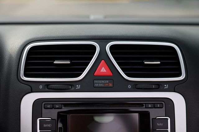 2012 Volkswagen Eos 2dr Convertible Executive SULEV - 22941513 - 35