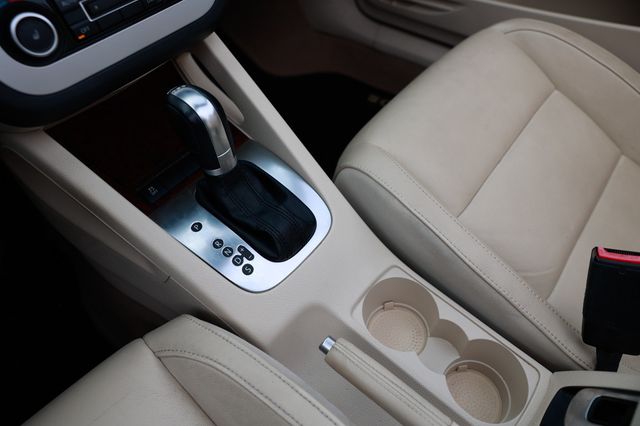 2012 Volkswagen Eos 2dr Convertible Executive SULEV - 22941513 - 38