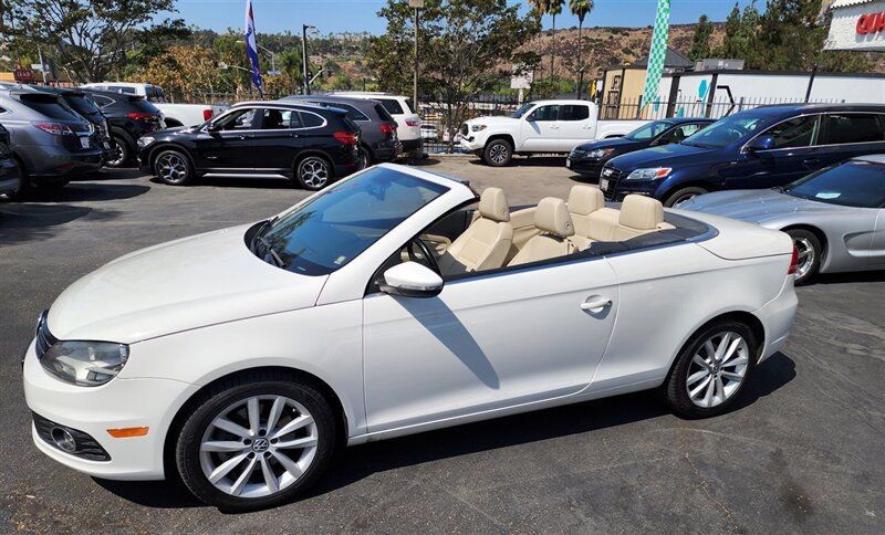 2012 Volkswagen Eos 2dr Convertible Komfort SULEV - 22603844 - 11