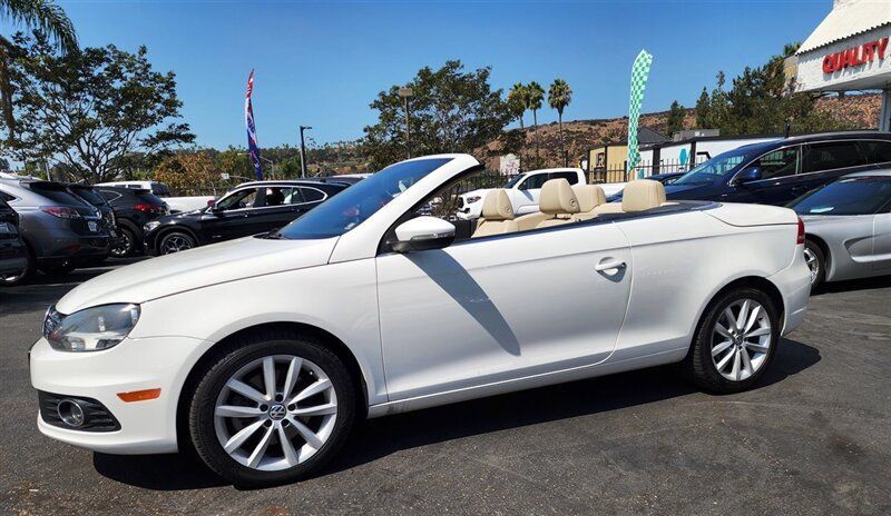 2012 Volkswagen Eos 2dr Convertible Komfort SULEV - 22603844 - 12