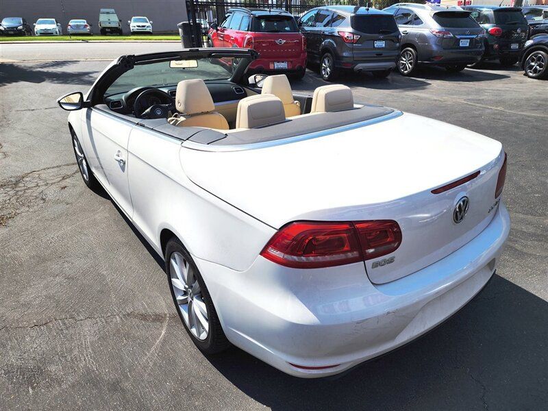 2012 Volkswagen Eos 2dr Convertible Komfort SULEV - 22603844 - 4