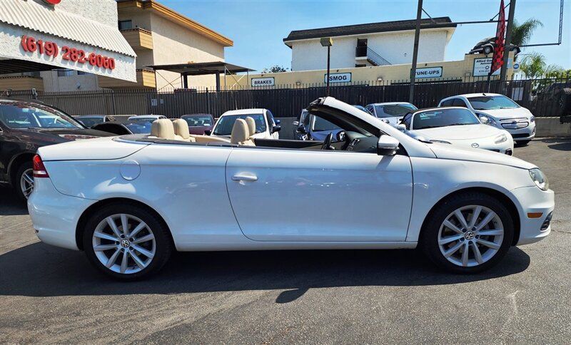 2012 Volkswagen Eos 2dr Convertible Komfort SULEV - 22603844 - 6