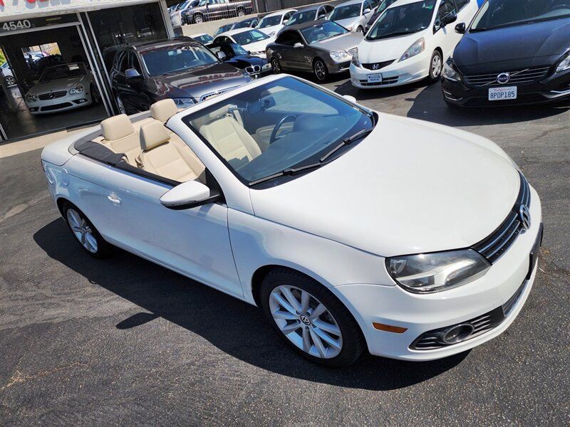 2012 Volkswagen Eos 2dr Convertible Komfort SULEV - 22603844 - 7