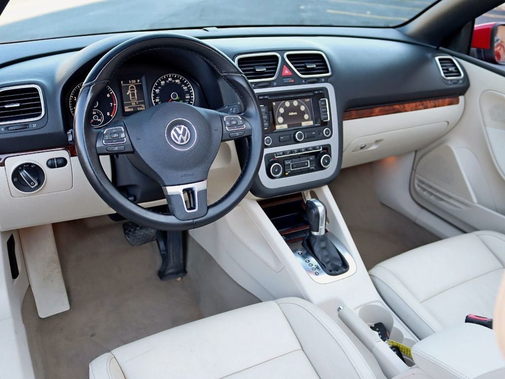 2012 Volkswagen Eos 2dr Convertible Lux SULEV - 22301545 - 12