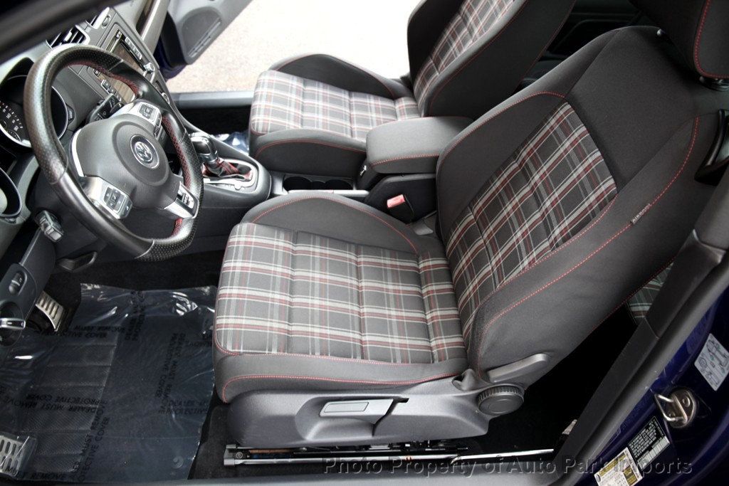 2012 Volkswagen Golf GTI Base photo 19