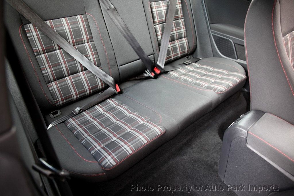 2012 Volkswagen Golf GTI Base photo 21