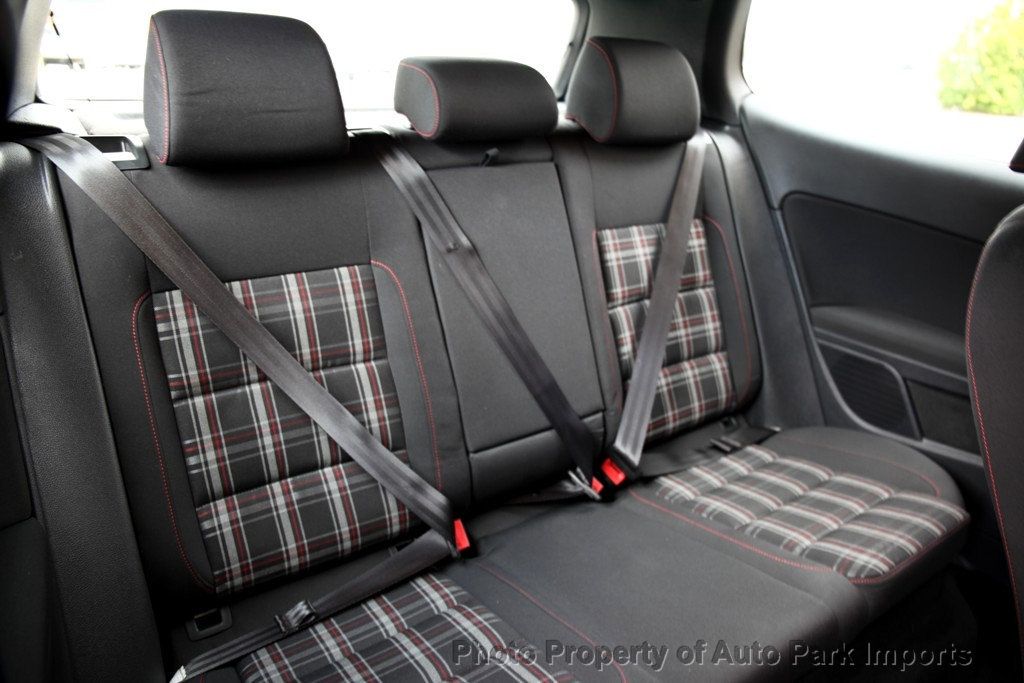 2012 Volkswagen Golf GTI Base photo 22