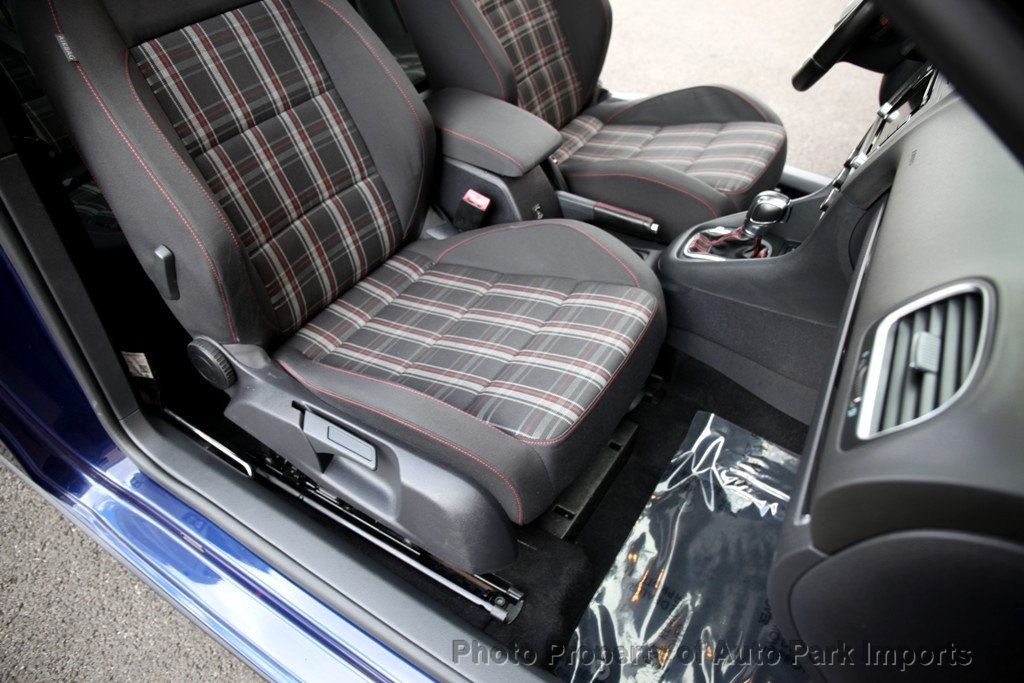 2012 Volkswagen Golf GTI Base photo 24