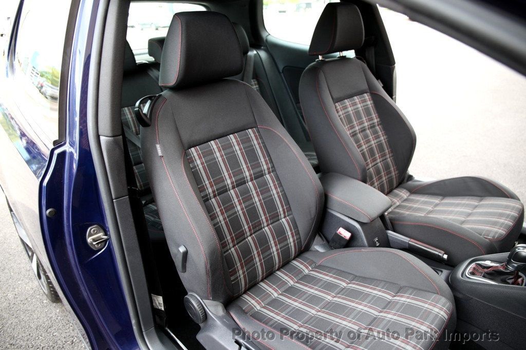 2012 Volkswagen Golf GTI Base photo 25