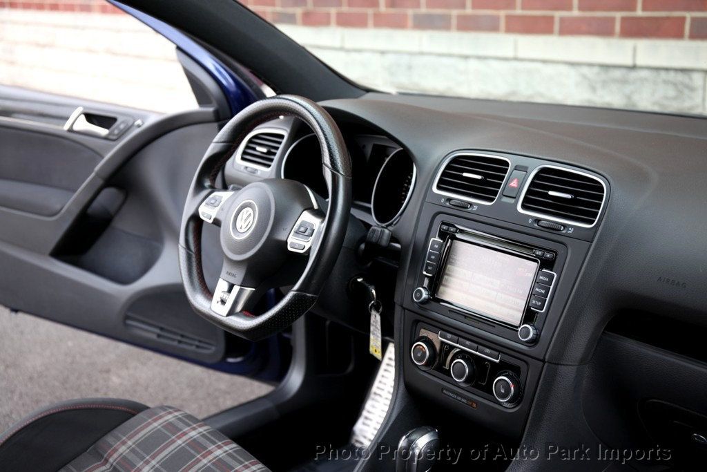 2012 Volkswagen Golf GTI Base photo 27