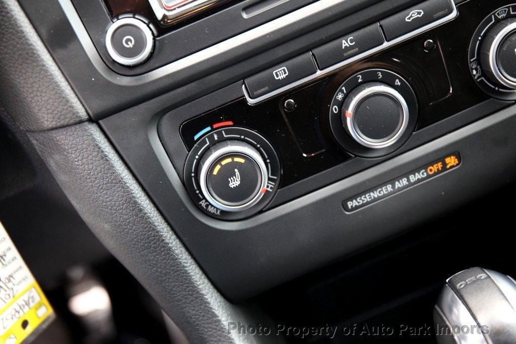 2012 Volkswagen Golf GTI Base photo 31