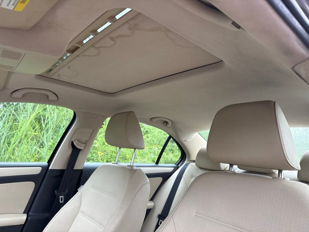 2012 Volkswagen Jetta Sedan 2.5L SE - 23067728 - 12