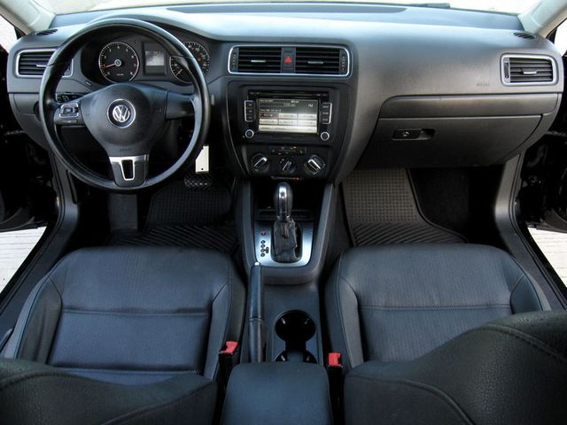 2012 Volkswagen Jetta Sedan 4dr Automatic SE w/Convenience & Sunroof - 23048806 - 19