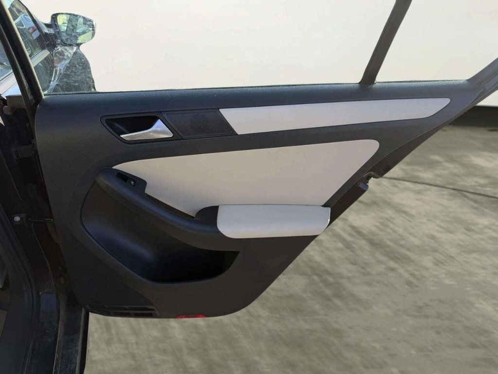 2012 Volkswagen Jetta Sedan 4dr Automatic SE w/Convenience & Sunroof - 22998520 - 16