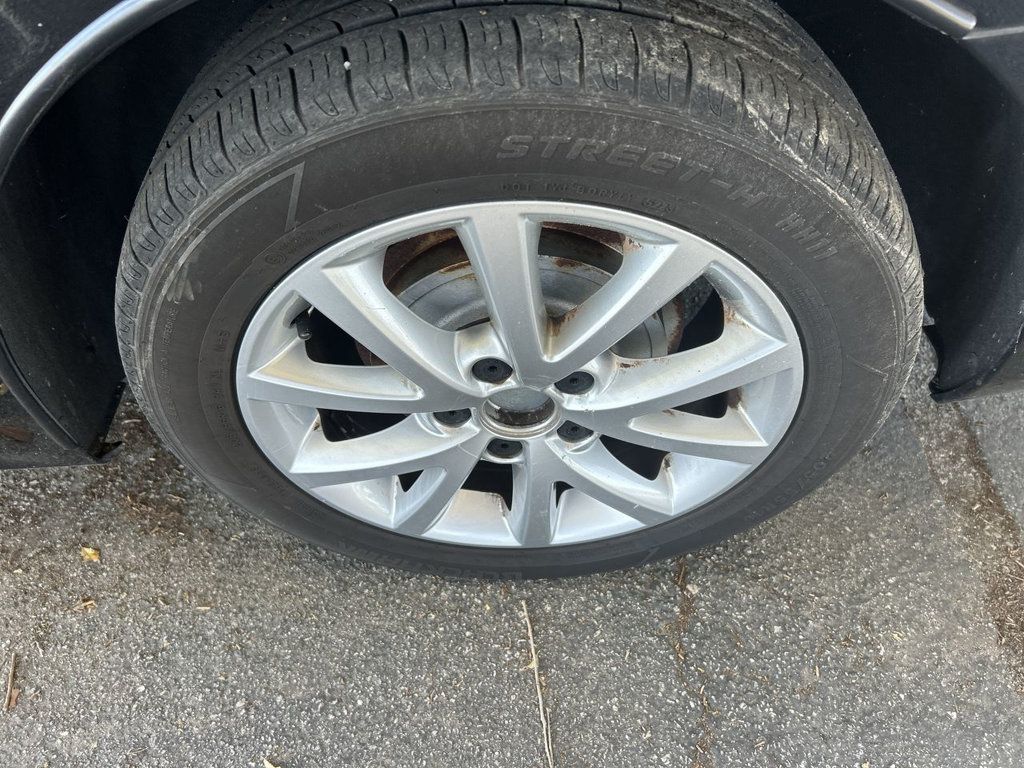 Volkswagen Jetta Sedan SE photo 10
