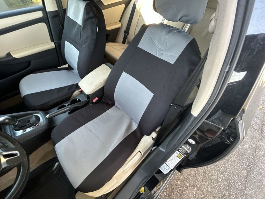 Volkswagen Jetta Sedan SE photo 14