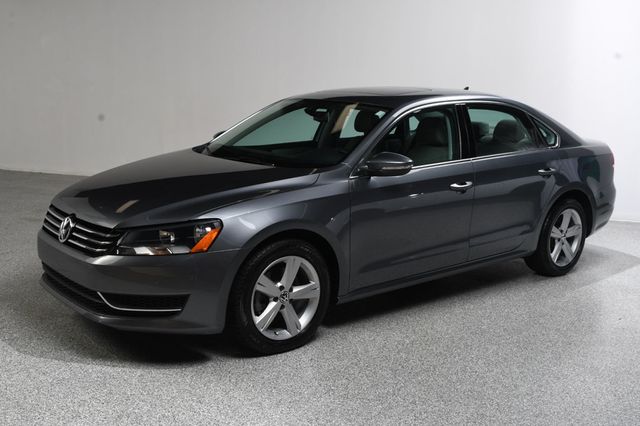 2012 Volkswagen Passat 4dr Sedan 2.5L Automatic SE w/Sunroof - 23060813 - 1