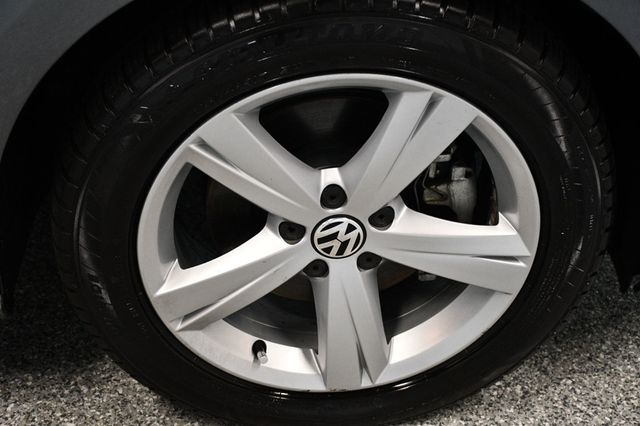 2012 Volkswagen Passat 4dr Sedan 2.5L Automatic SE w/Sunroof - 23060813 - 19