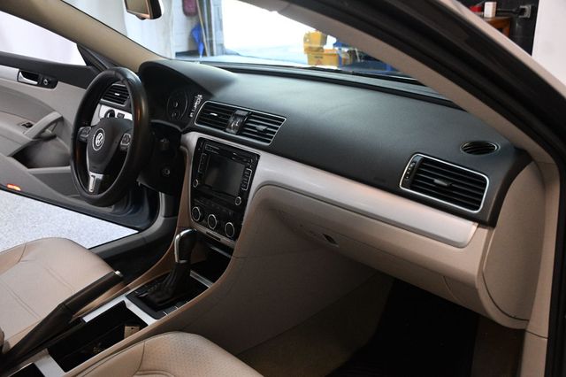 2012 Volkswagen Passat 4dr Sedan 2.5L Automatic SE w/Sunroof - 23060813 - 25