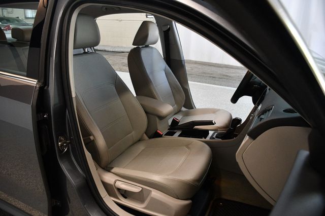 2012 Volkswagen Passat 4dr Sedan 2.5L Automatic SE w/Sunroof - 23060813 - 29