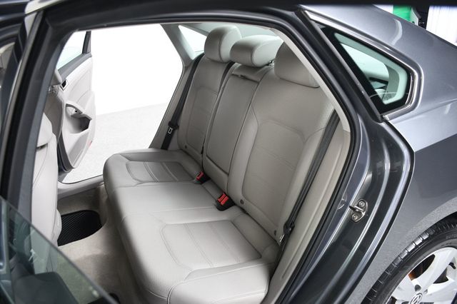 2012 Volkswagen Passat 4dr Sedan 2.5L Automatic SE w/Sunroof - 23060813 - 32