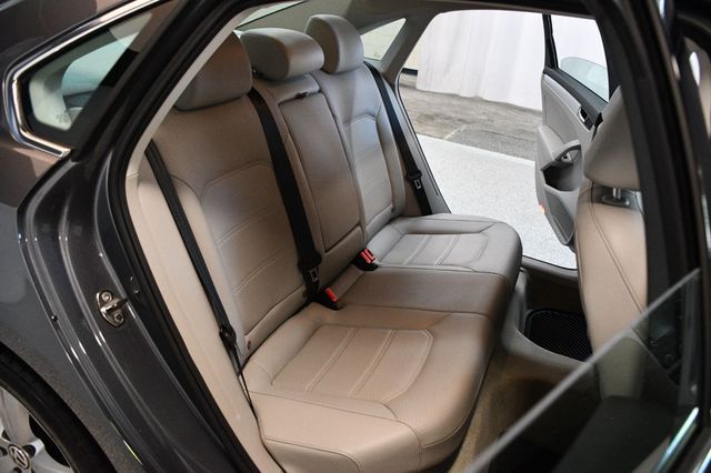 2012 Volkswagen Passat 4dr Sedan 2.5L Automatic SE w/Sunroof - 23060813 - 37