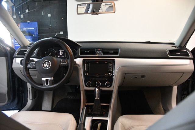 2012 Volkswagen Passat 4dr Sedan 2.5L Automatic SE w/Sunroof - 23060813 - 4