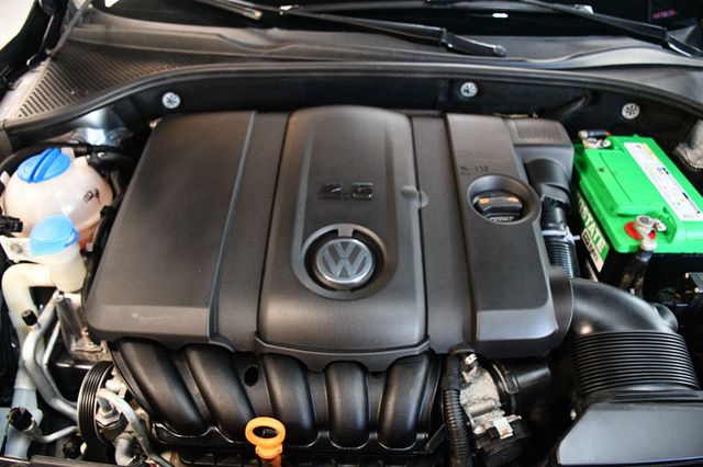 2012 Volkswagen Passat 4dr Sedan 2.5L Automatic SE w/Sunroof - 23060813 - 69