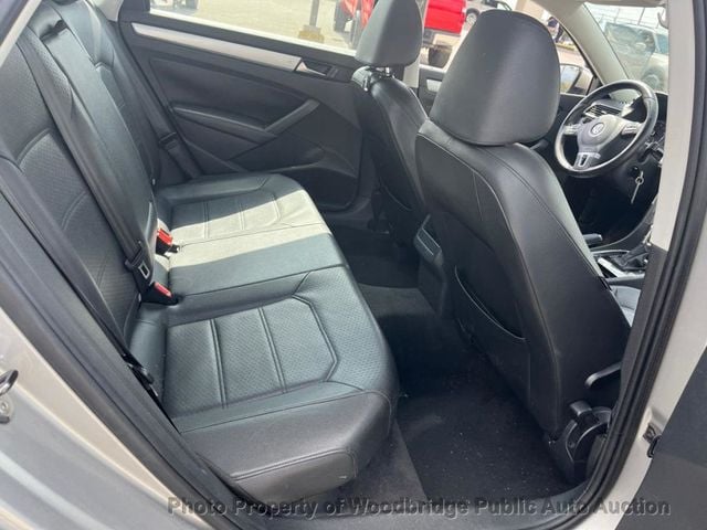 2012 Volkswagen Passat SE - 23008925 - 9