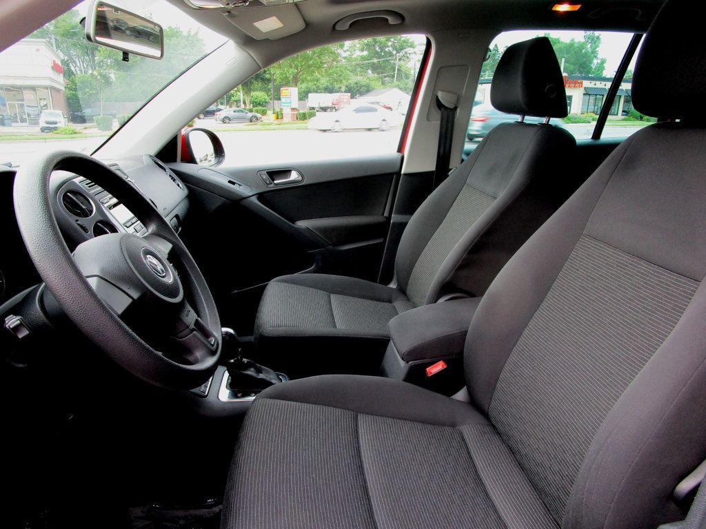 2012 Volkswagen Tiguan SEL photo 11