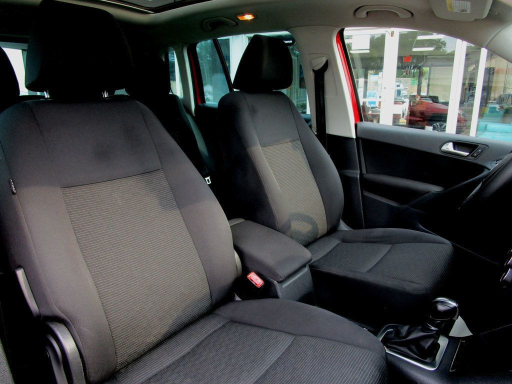 2012 Volkswagen Tiguan SEL photo 12